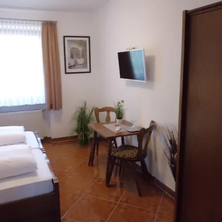 Restaurant Zur Pfanne Otel 3*